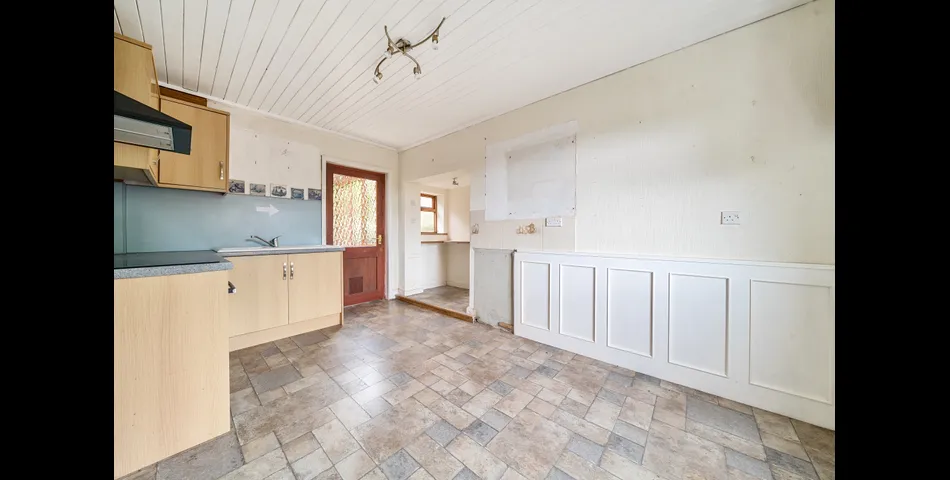 DETACHED COTTAGE FOR IMPROVEMENT 