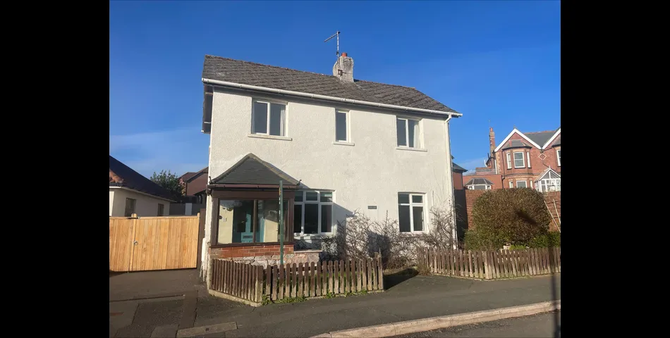 DETACHED COTTAGE FOR IMPROVEMENT 