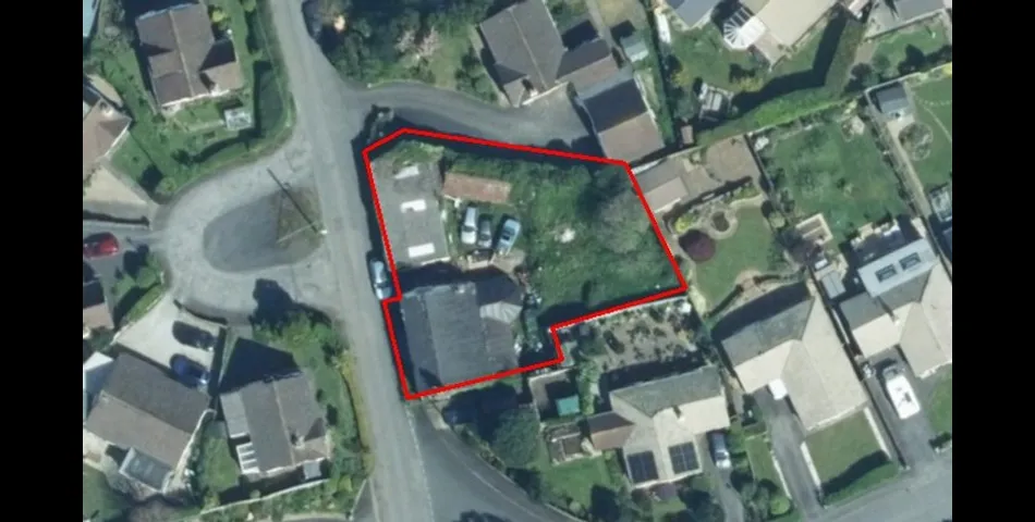 DETACHED HOUSE FOR REUBISHMENT WITH BUILDING PLOT