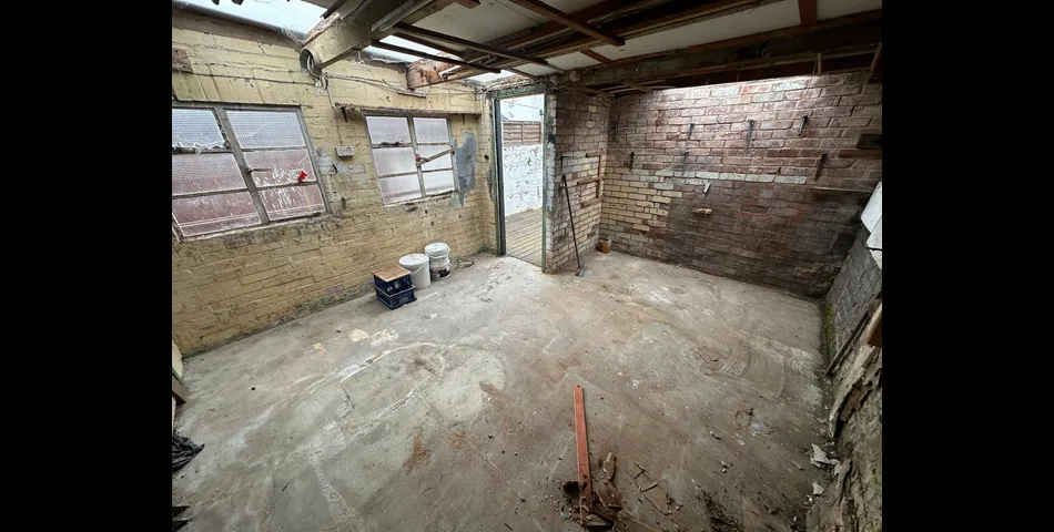 TERRACED HOUSE FOR REFURBISHMENT