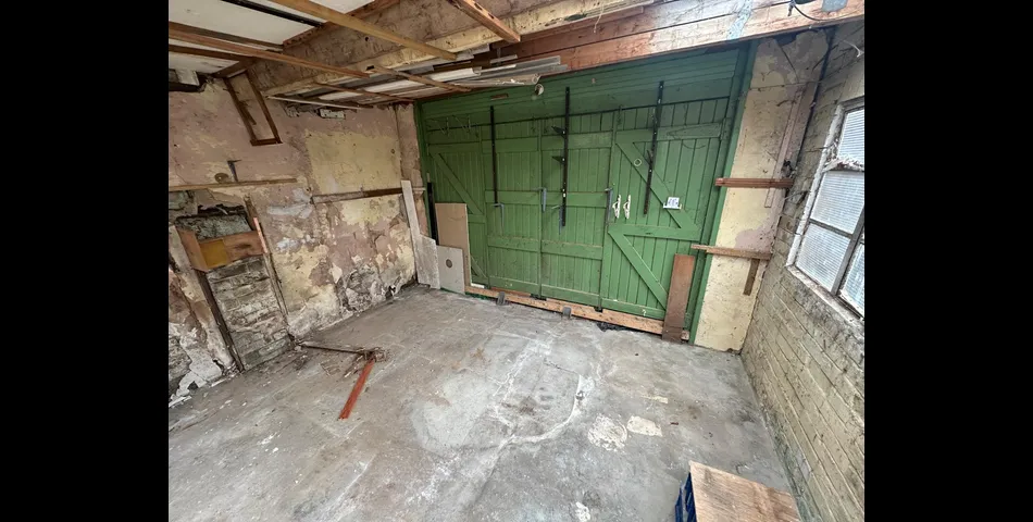 TERRACED HOUSE FOR REFURBISHMENT