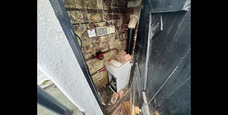 TERRACED HOUSE FOR REFURBISHMENT