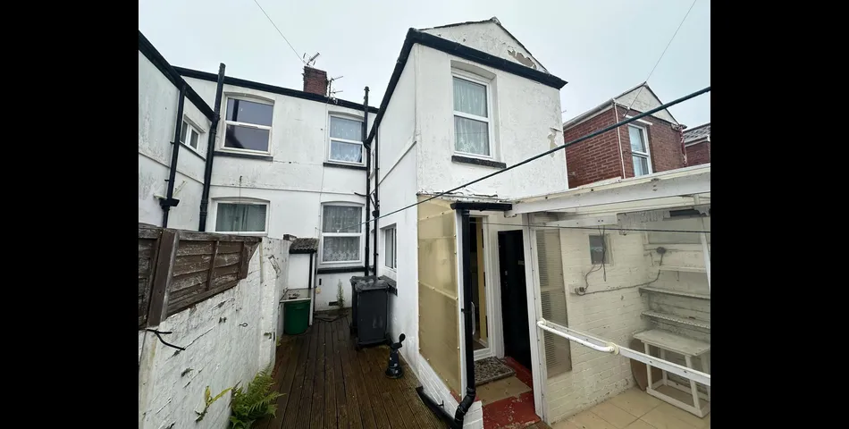 TERRACED HOUSE FOR REFURBISHMENT