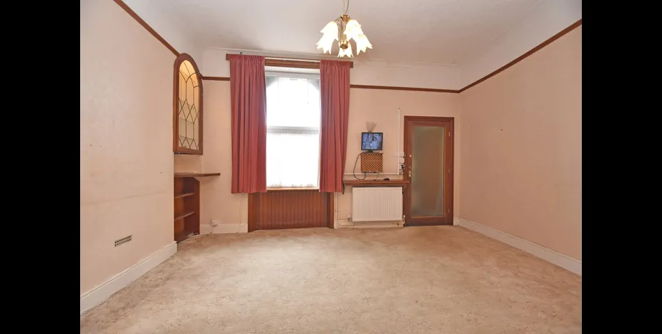 MID TERRACE PROPERTY WITH THREE DWELLINGS FOR MODERNISATION