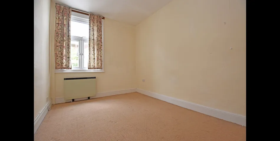 MID TERRACE PROPERTY WITH THREE DWELLINGS FOR MODERNISATION