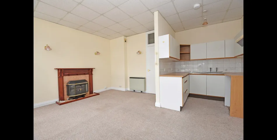 MID TERRACE PROPERTY WITH THREE DWELLINGS FOR MODERNISATION