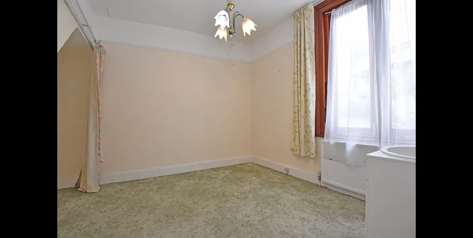 MID TERRACE PROPERTY WITH THREE DWELLINGS FOR MODERNISATION