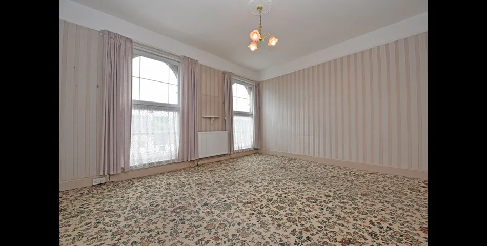MID TERRACE PROPERTY WITH THREE DWELLINGS FOR MODERNISATION