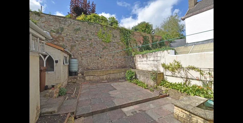 MID TERRACE PROPERTY WITH THREE DWELLINGS FOR MODERNISATION