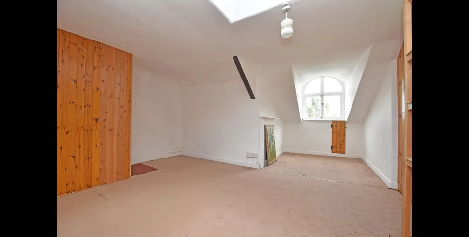 MID TERRACE PROPERTY WITH THREE DWELLINGS FOR MODERNISATION