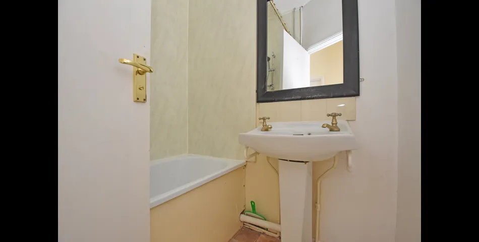 MID TERRACE PROPERTY WITH THREE DWELLINGS FOR MODERNISATION