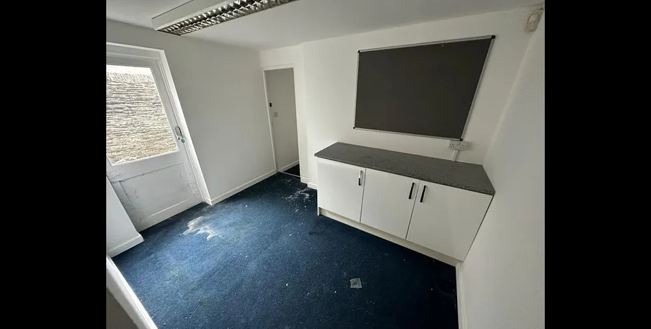 COMMERCIAL UNIT WITH POTENTIAL
