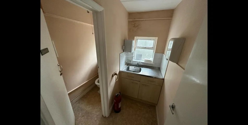COMMERCIAL UNIT WITH POTENTIAL