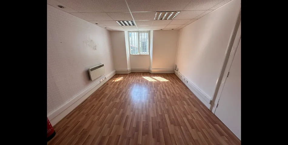 COMMERCIAL UNIT WITH POTENTIAL