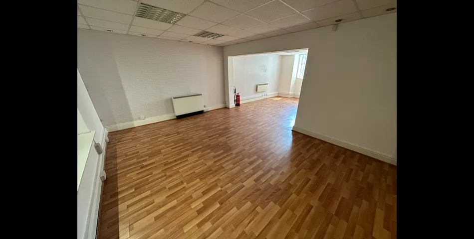 COMMERCIAL UNIT WITH POTENTIAL