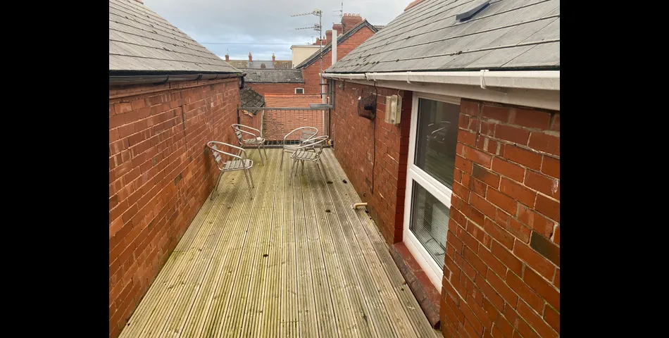 TERRACED PROPERTY WITH POTENTIAL