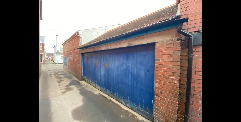TERRACED PROPERTY WITH POTENTIAL