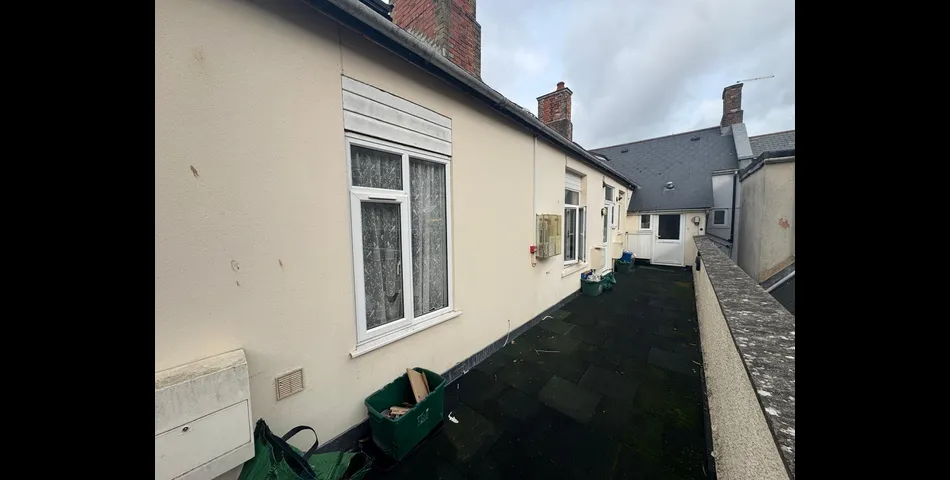 MIXED RETAIL AND COMMERCIAL PROPERTY