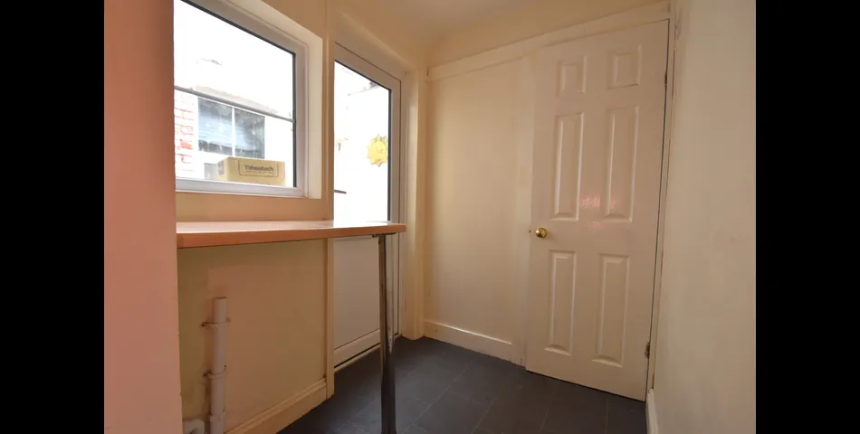 SPACIOUS TERRACED HOUSE FOR MODERNISATION