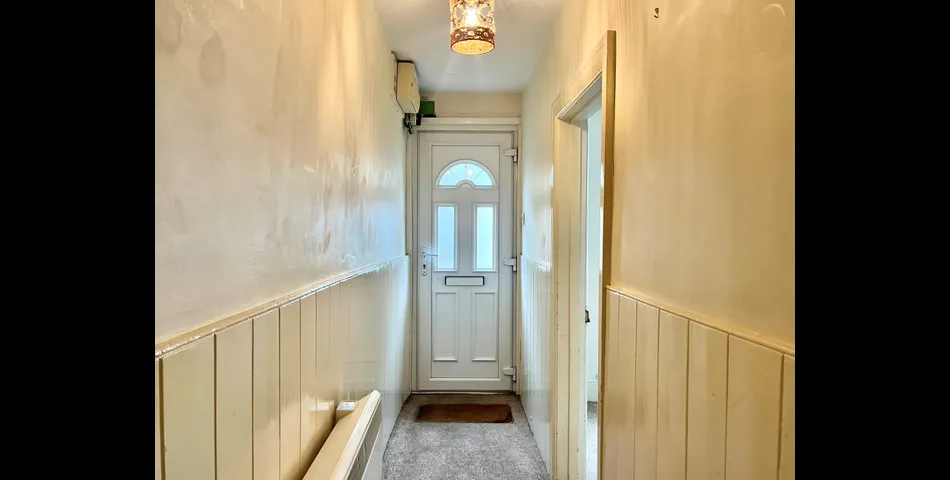 SPACIOUS TERRACED HOUSE FOR MODERNISATION