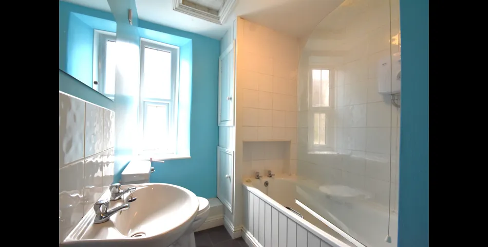 SPACIOUS TERRACED HOUSE FOR MODERNISATION