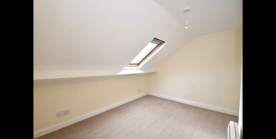 SPACIOUS TERRACED HOUSE FOR MODERNISATION