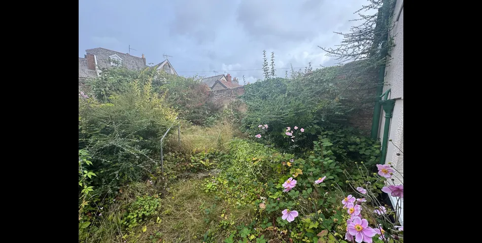 REFURBISHMENT AND DEVELOPMENT OPPORTUNITY - PERIOD HOUSE WITH FULL PLANNING 