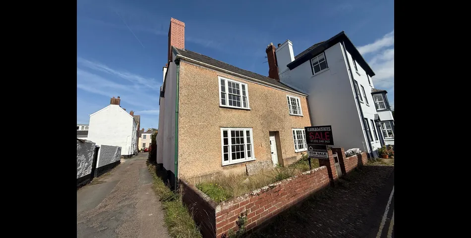 REFURBISHMENT AND DEVELOPMENT OPPORTUNITY - PERIOD HOUSE WITH FULL PLANNING 