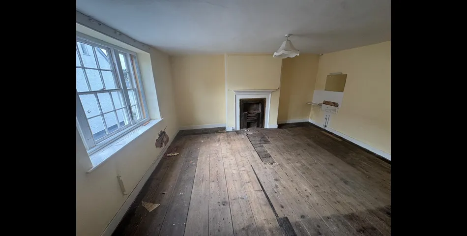 REFURBISHMENT AND DEVELOPMENT OPPORTUNITY - PERIOD HOUSE WITH FULL PLANNING 