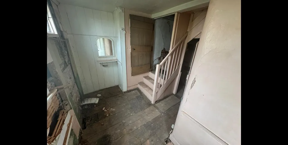 REFURBISHMENT AND DEVELOPMENT OPPORTUNITY - PERIOD HOUSE WITH FULL PLANNING 