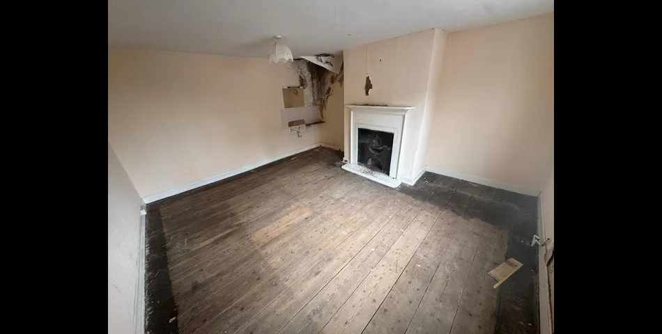 REFURBISHMENT AND DEVELOPMENT OPPORTUNITY - PERIOD HOUSE WITH FULL PLANNING 