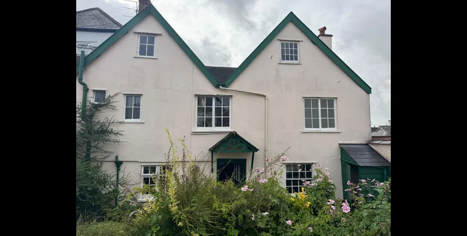 REFURBISHMENT AND DEVELOPMENT OPPORTUNITY - PERIOD HOUSE WITH FULL PLANNING 