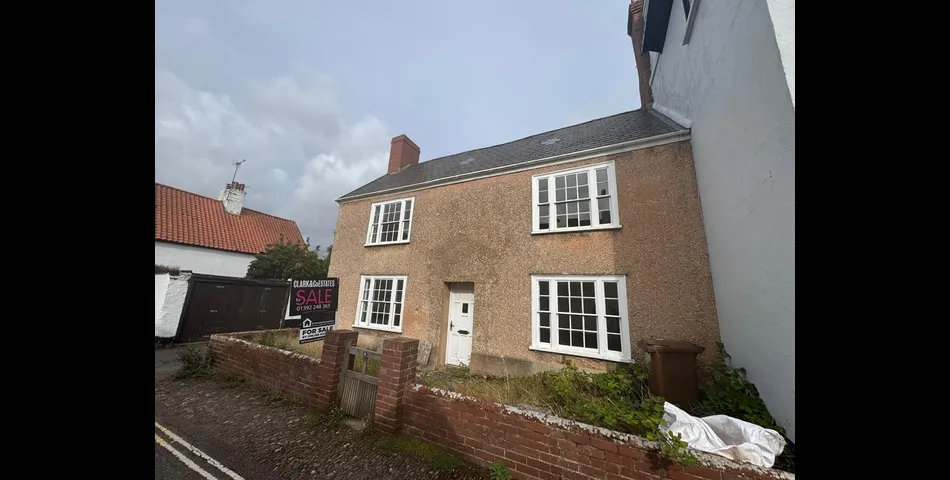 REFURBISHMENT AND DEVELOPMENT OPPORTUNITY - PERIOD HOUSE WITH FULL PLANNING 