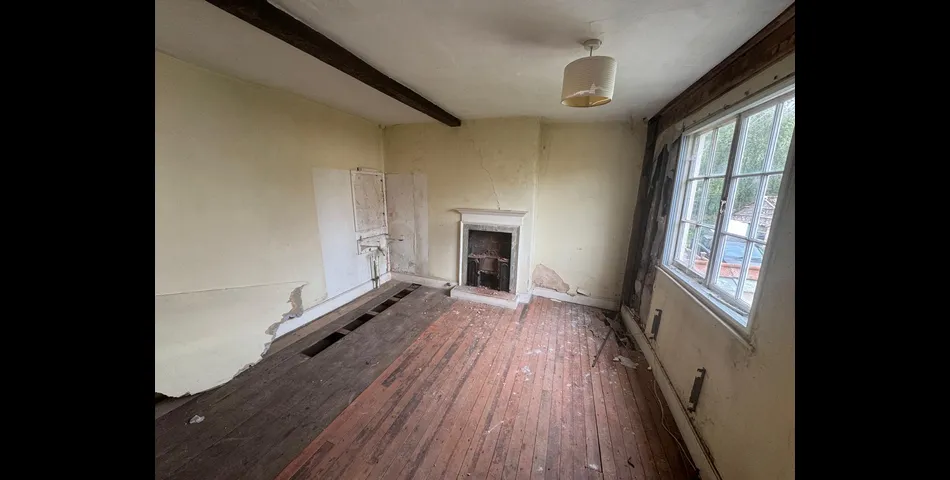 REFURBISHMENT AND DEVELOPMENT OPPORTUNITY - PERIOD HOUSE WITH FULL PLANNING 
