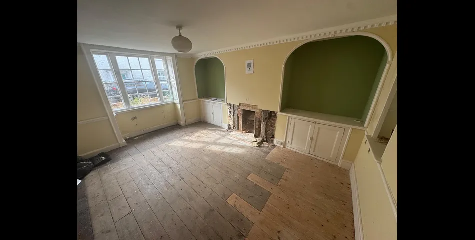 REFURBISHMENT AND DEVELOPMENT OPPORTUNITY - PERIOD HOUSE WITH FULL PLANNING 