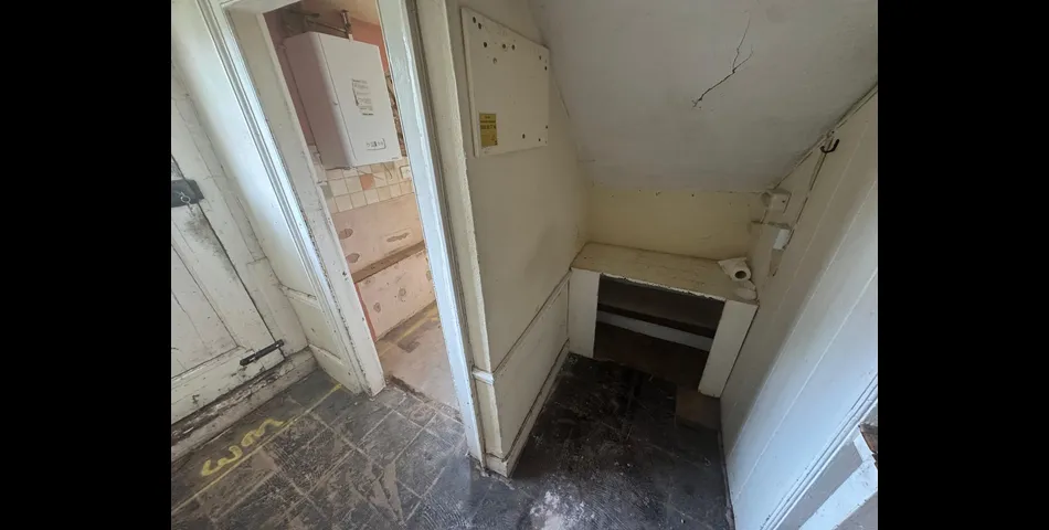 REFURBISHMENT AND DEVELOPMENT OPPORTUNITY - PERIOD HOUSE WITH FULL PLANNING 