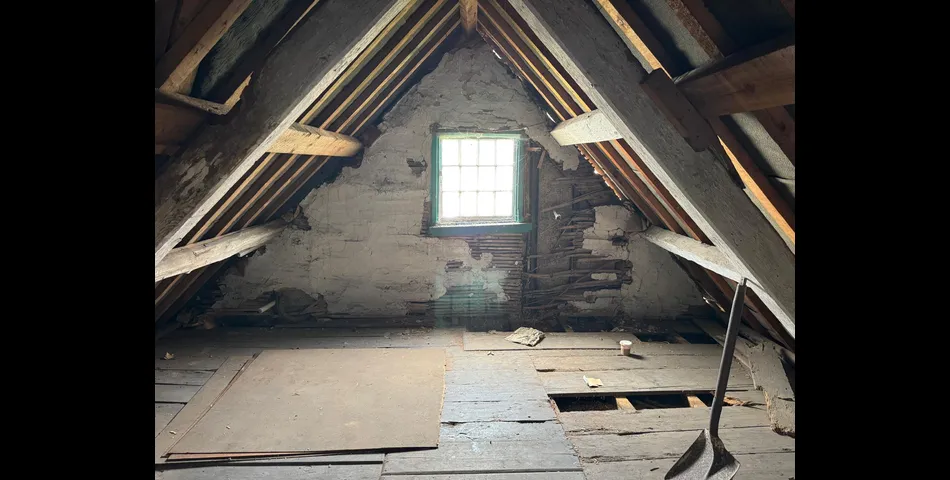 REFURBISHMENT AND DEVELOPMENT OPPORTUNITY - PERIOD HOUSE WITH FULL PLANNING 