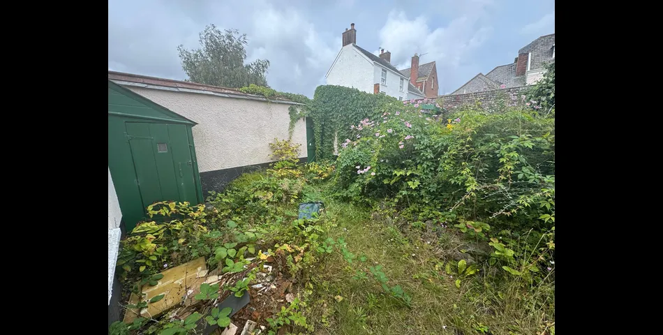 REFURBISHMENT AND DEVELOPMENT OPPORTUNITY - PERIOD HOUSE WITH FULL PLANNING 