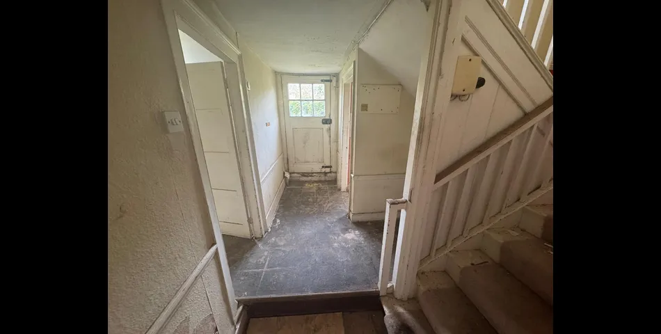 REFURBISHMENT AND DEVELOPMENT OPPORTUNITY - PERIOD HOUSE WITH FULL PLANNING 