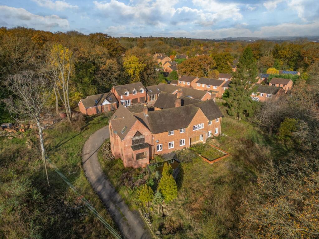 5 bed Character Property