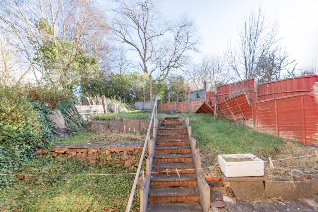 3 bed End of Terrace