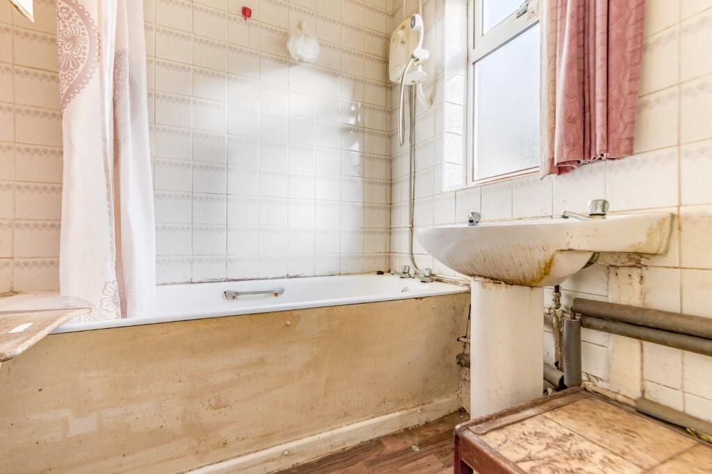 3 bed End of Terrace