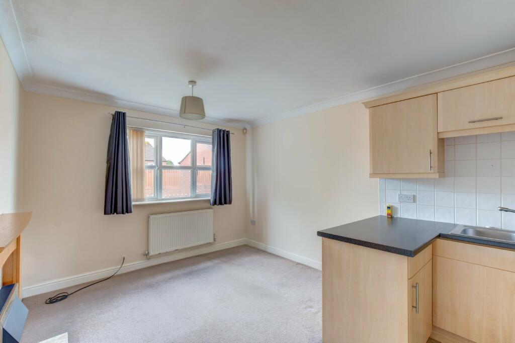 1 bed Ground Flat