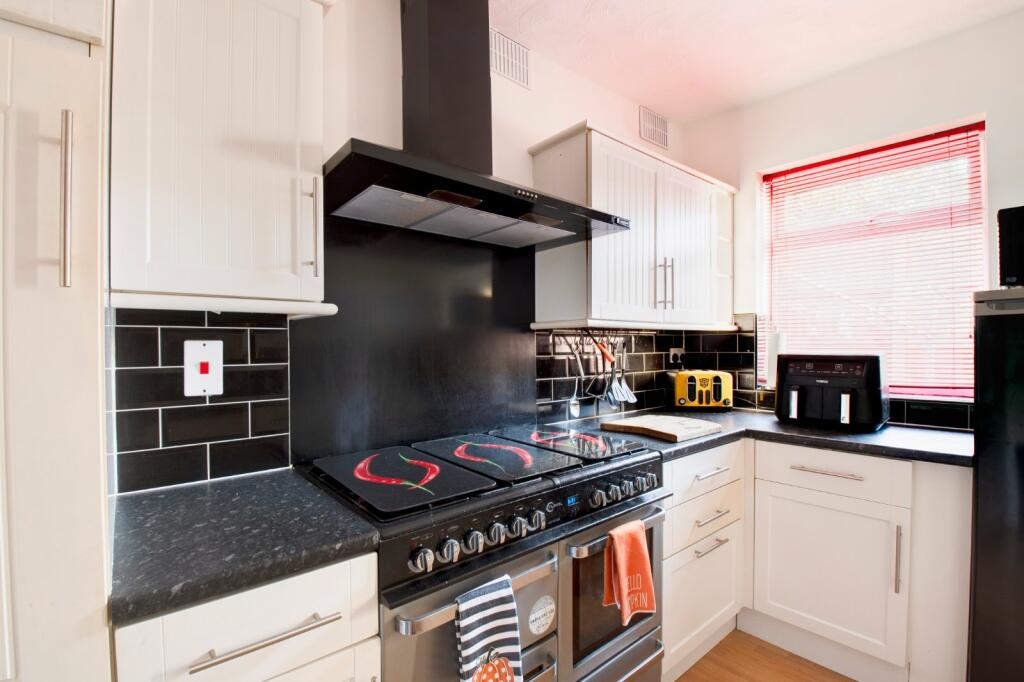 4 bed Semi-Detached