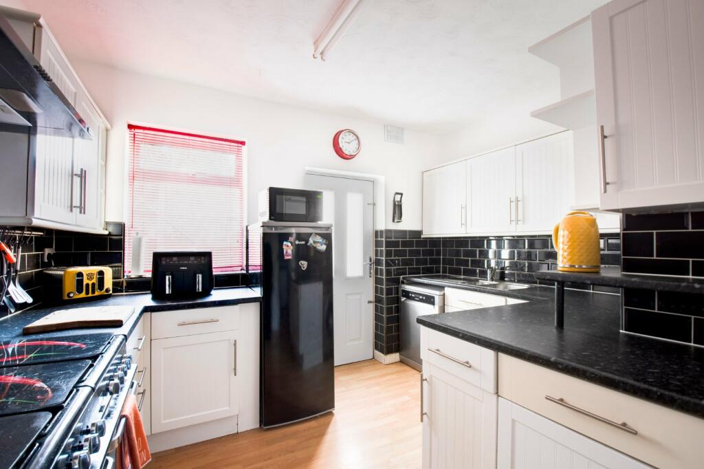 4 bed Semi-Detached
