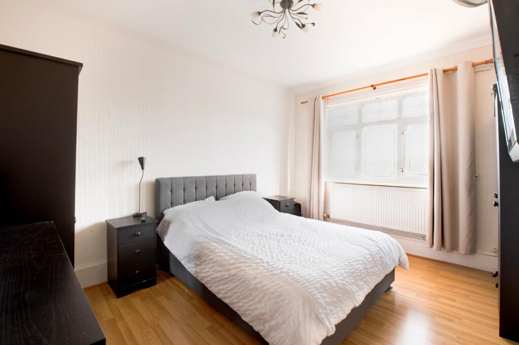4 bed Semi-Detached