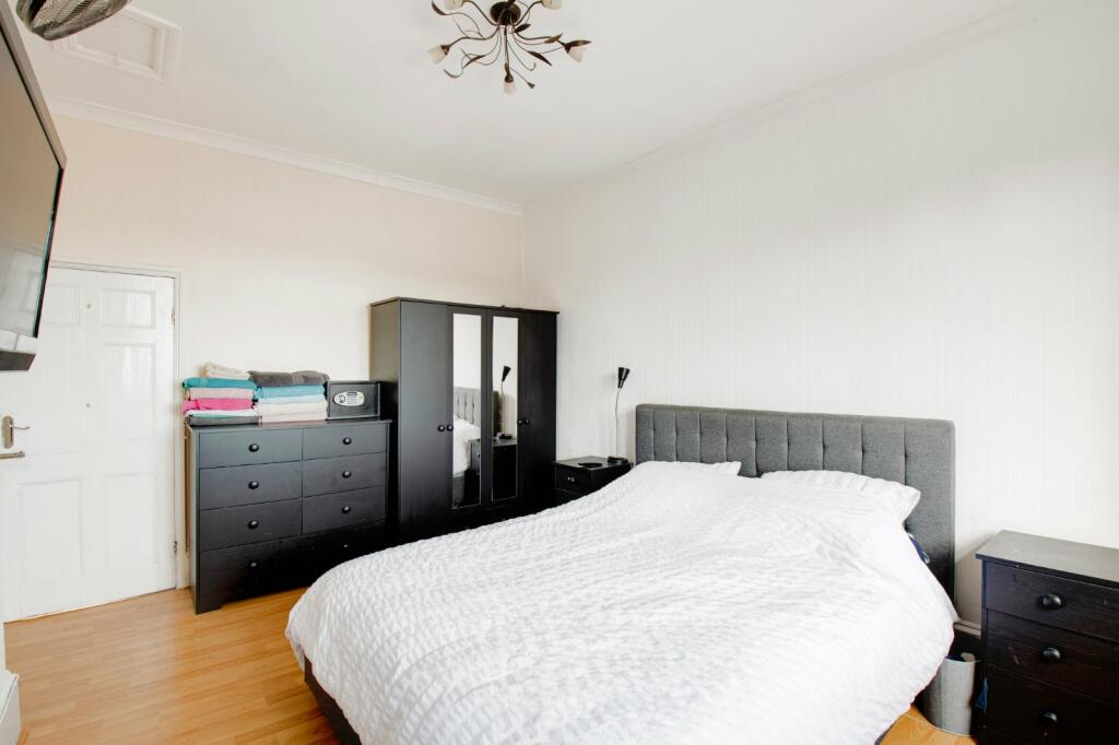 4 bed Semi-Detached