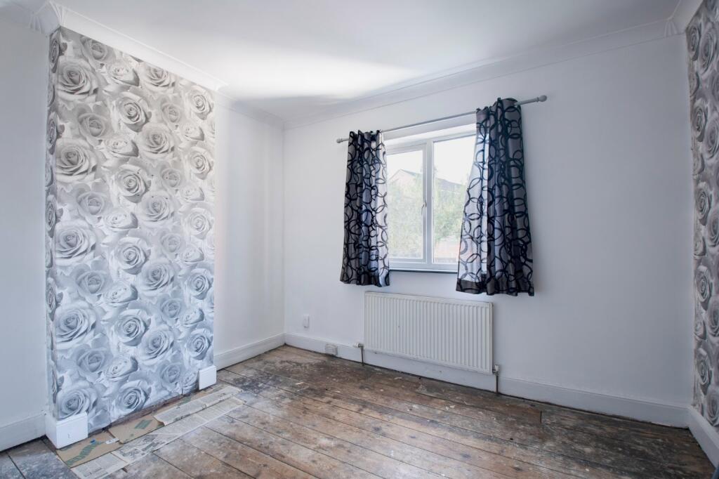 4 bed Semi-Detached
