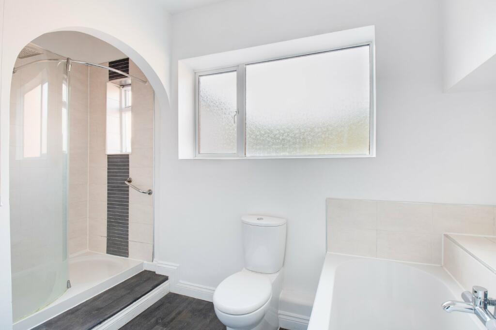 4 bed Semi-Detached
