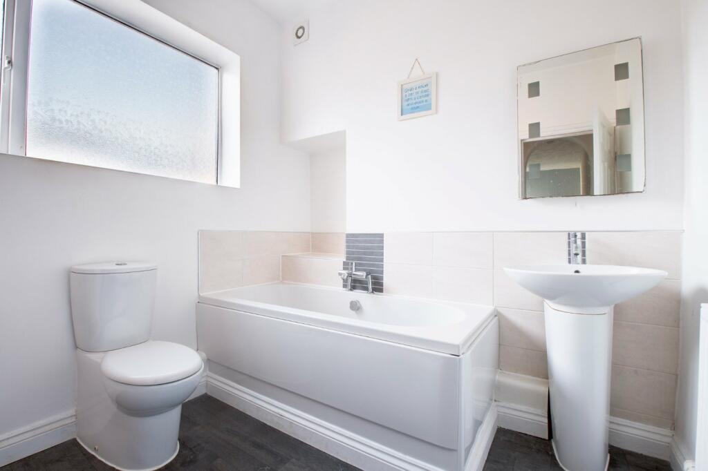 4 bed Semi-Detached